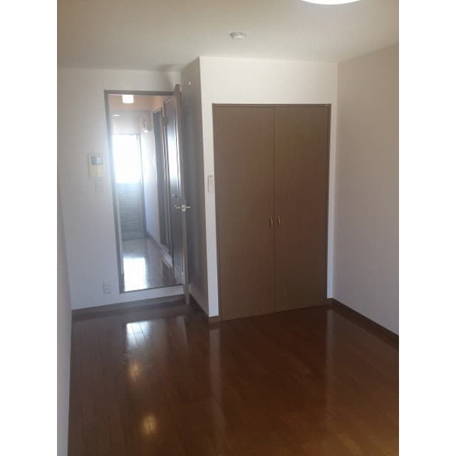 Room image 16