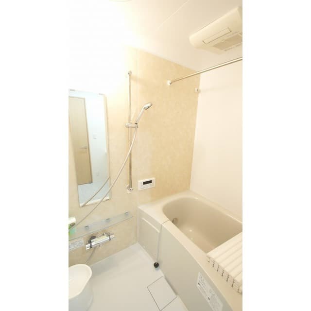 Room image 8