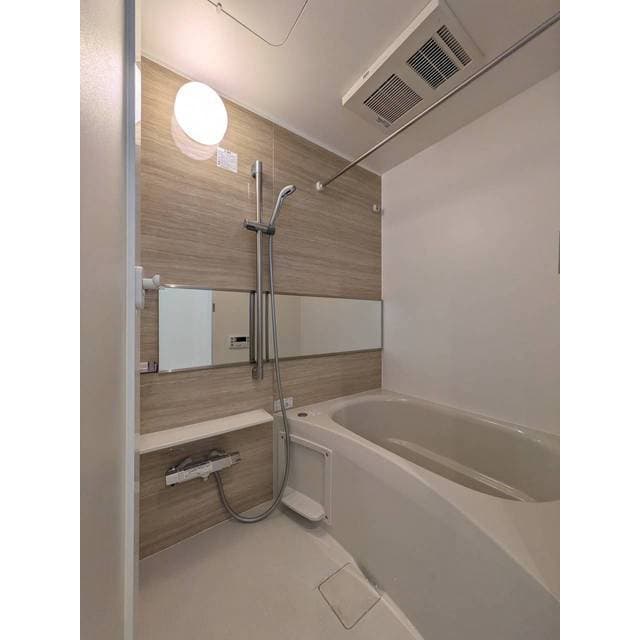 Room image 11