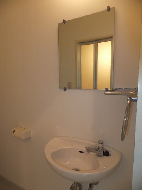 Room image 8