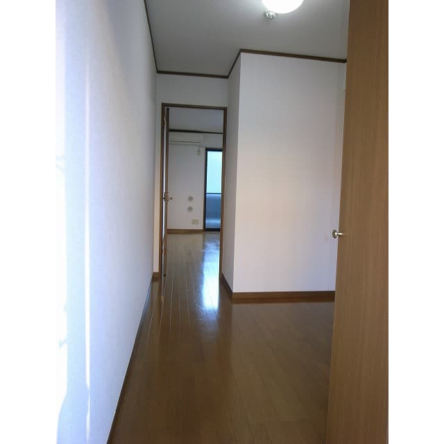 Room image 16