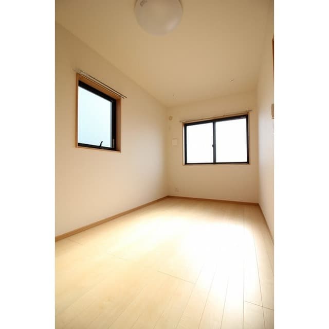 Room image 16