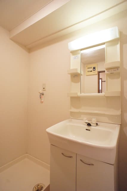 Room image 15