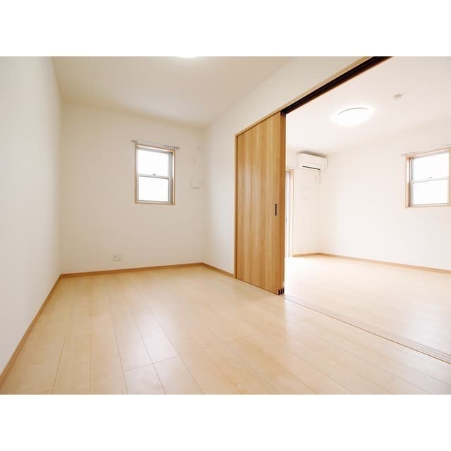 Room image 15