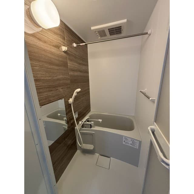 Room image 10