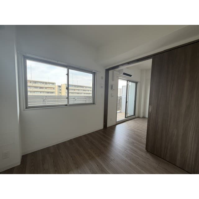 Room image 13