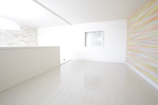 Room image 15
