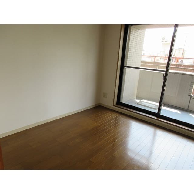 Room image 8