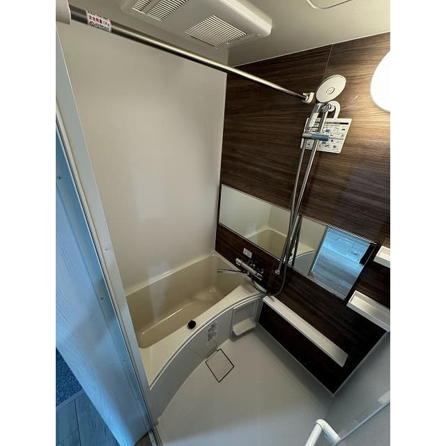 Room image 16