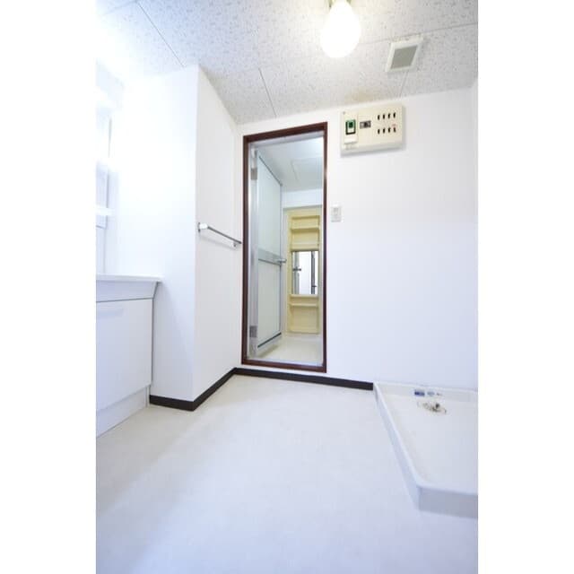 Room image 15