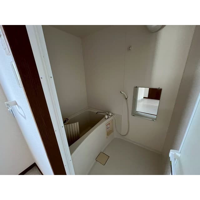 Room image 10