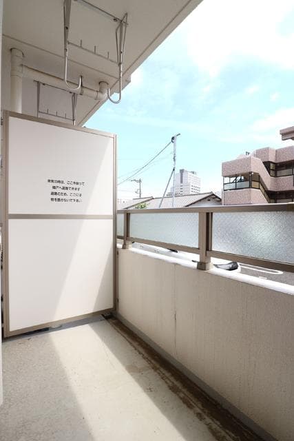 Room image 12