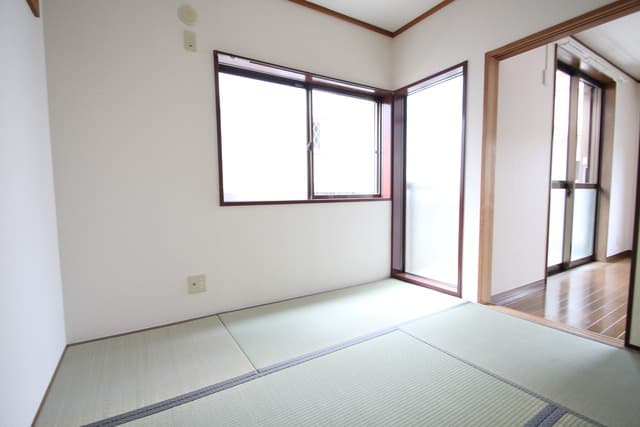 Room image 15