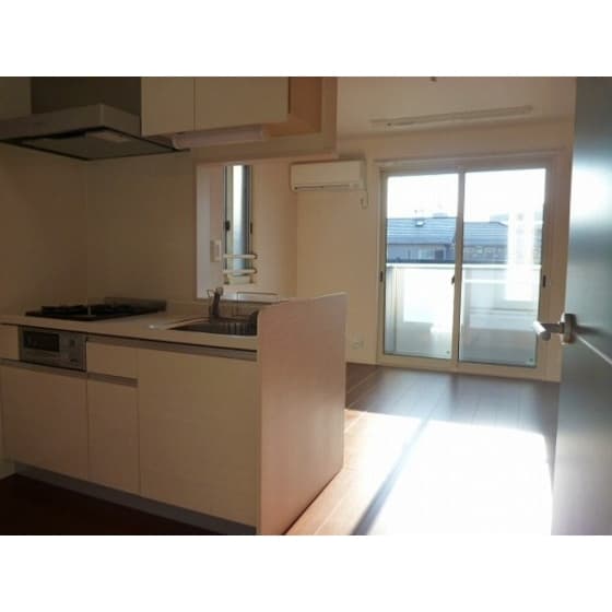 Room image 8