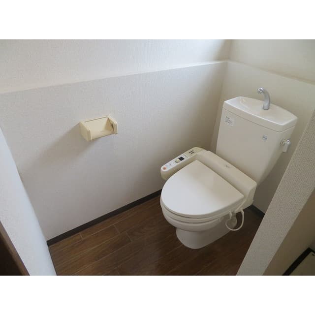 Room image 13