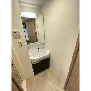 Room image 16