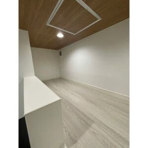 Room image 13