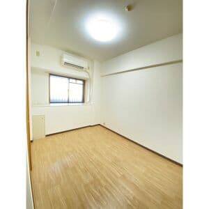 Room image 13