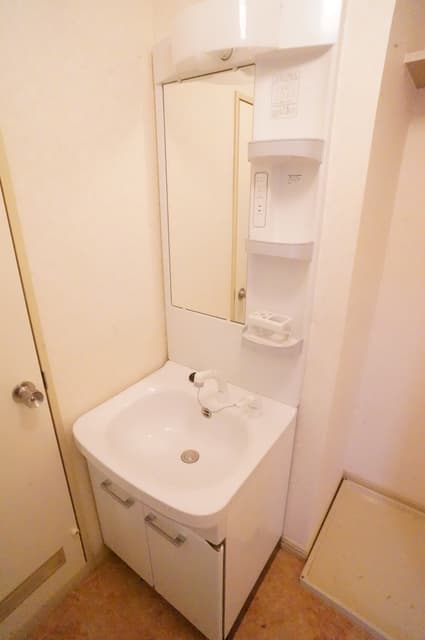 Room image 9