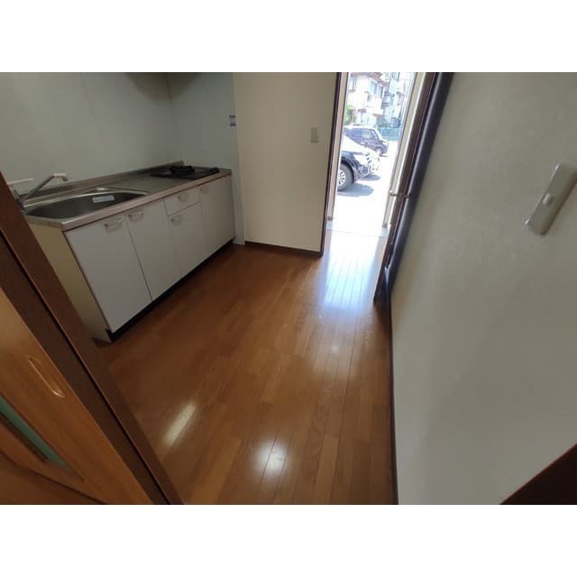 Room image 8