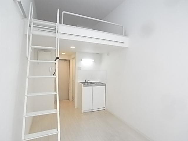 Room image 16