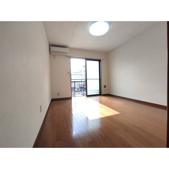 Room image 9