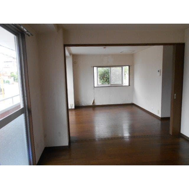 Room image 16