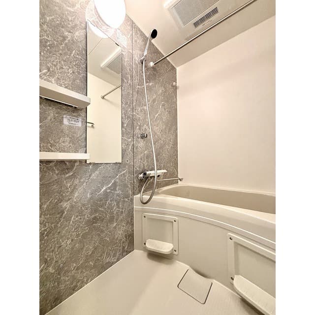 Room image 10