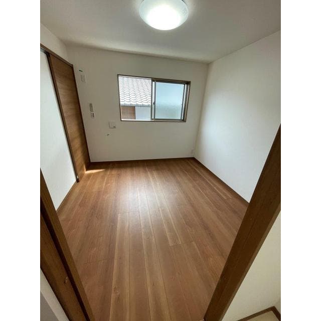 Room image 14