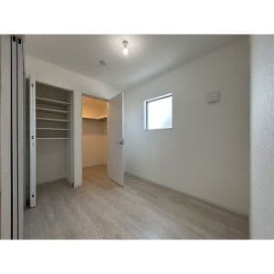 Room image 16