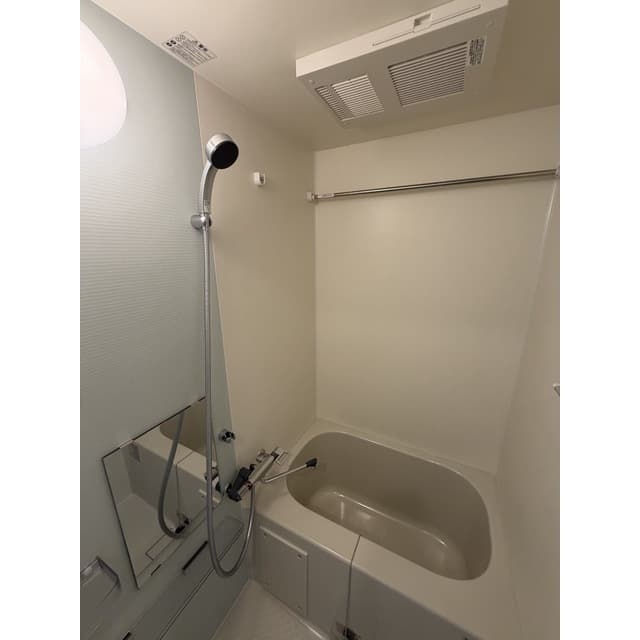Room image 10