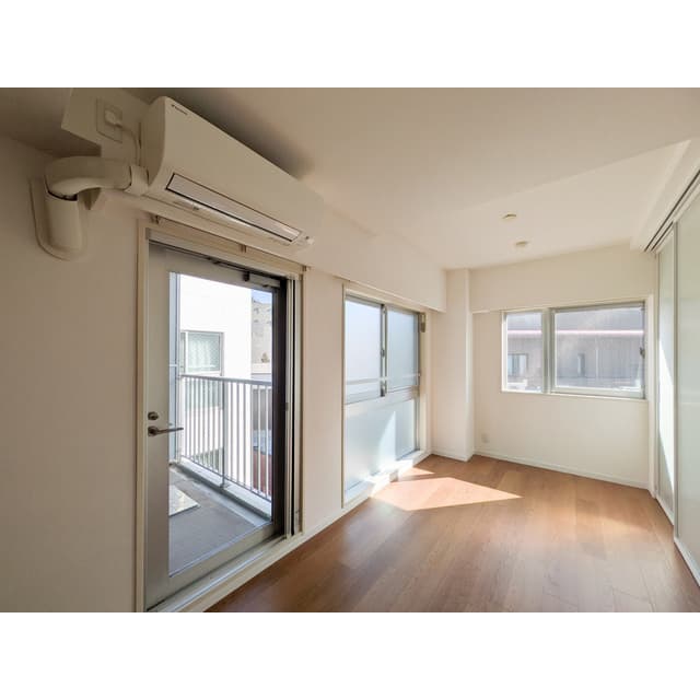 Room image 16