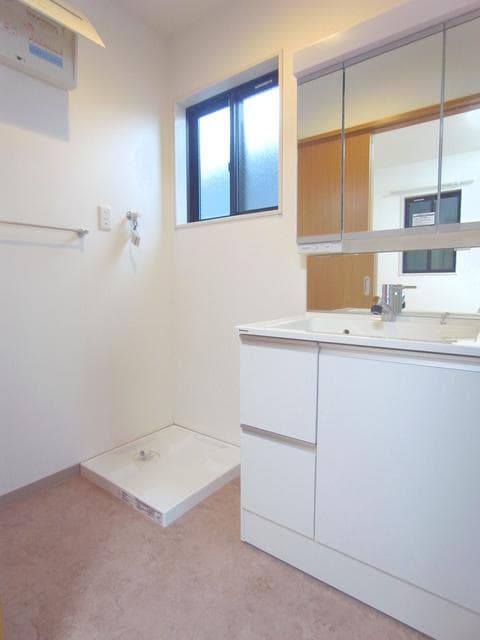 Room image 15