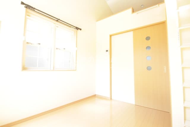 Room image 16