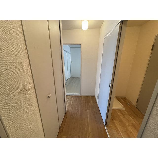 Room image 16