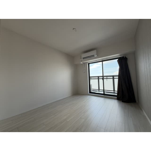 Room image 15