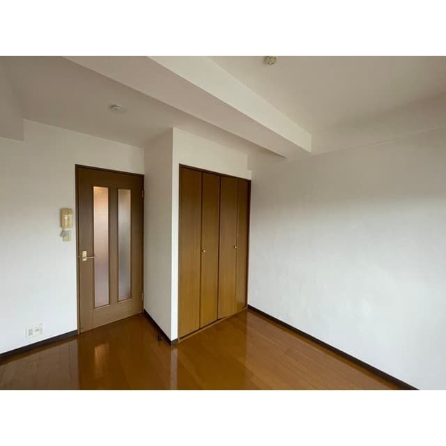 Room image 15