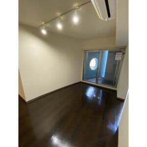 Room image 16