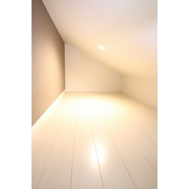 Room image 12