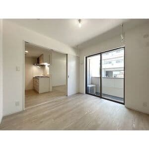 Room image 8