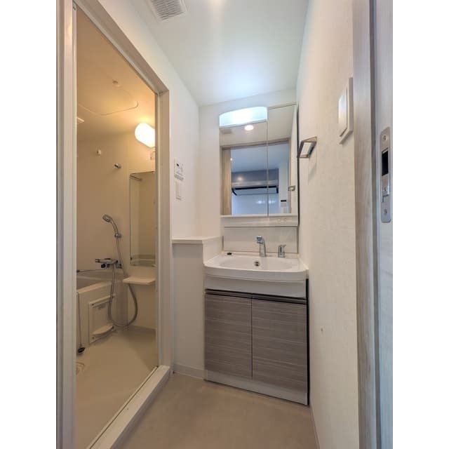 Room image 8