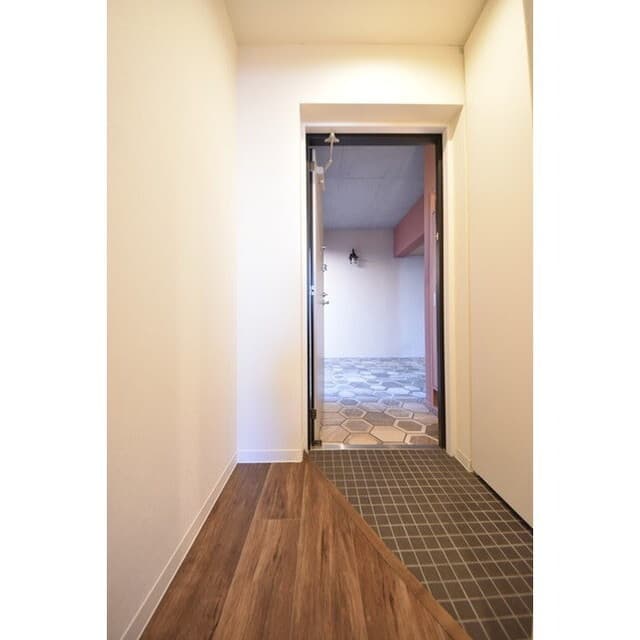 Room image 8