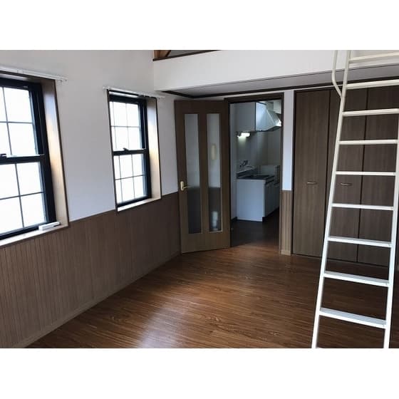 Room image 8