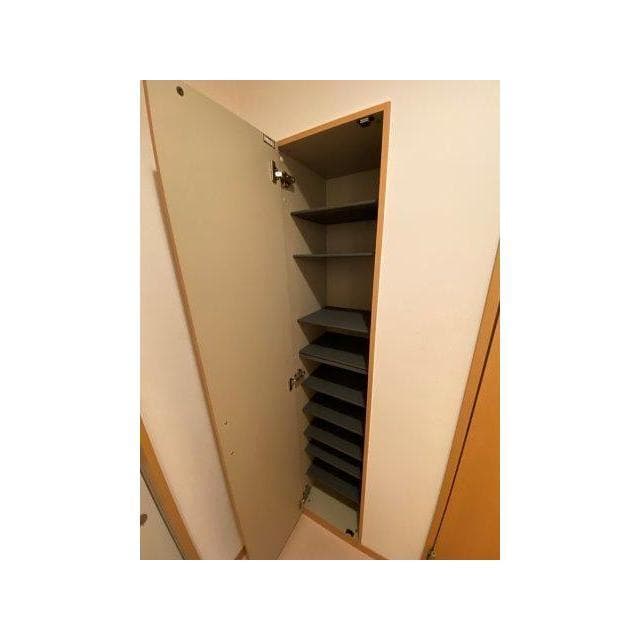Room image 8