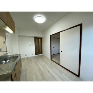 Room image 14