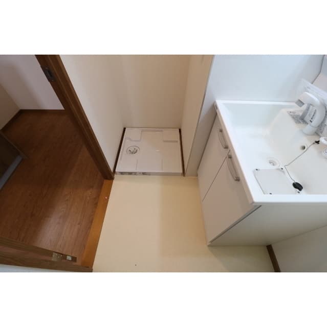 Room image 8