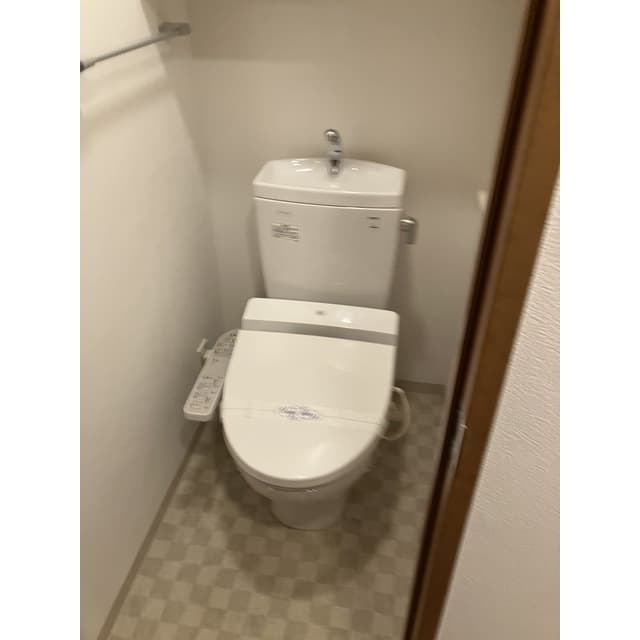 Room image 8