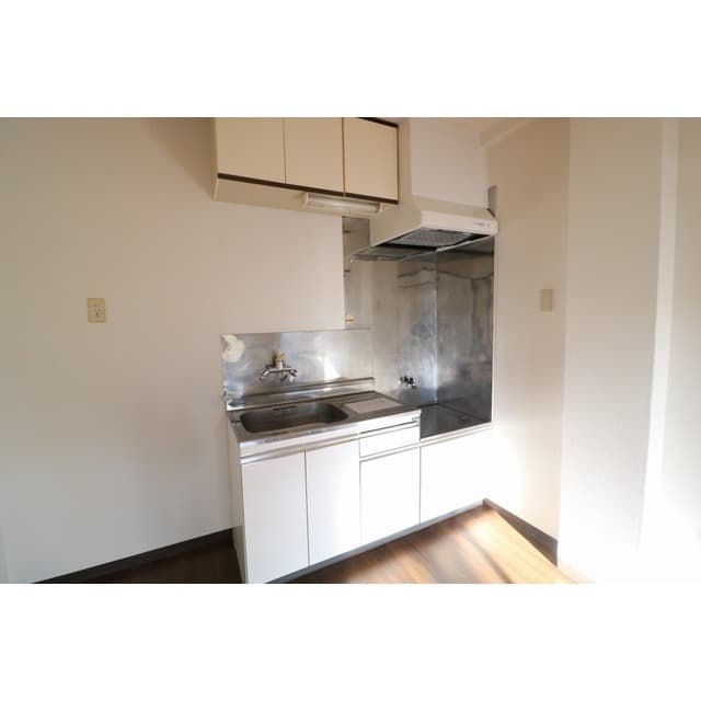 Room image 9