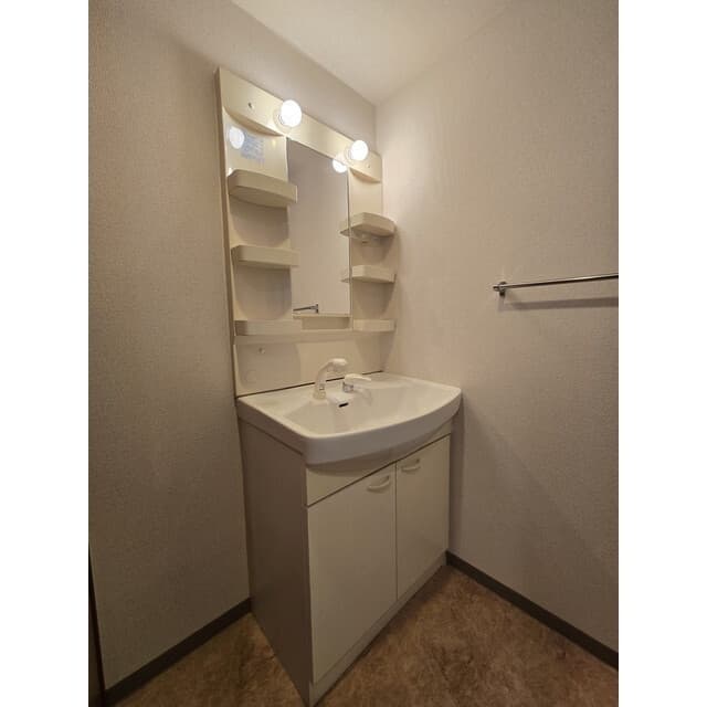Room image 16