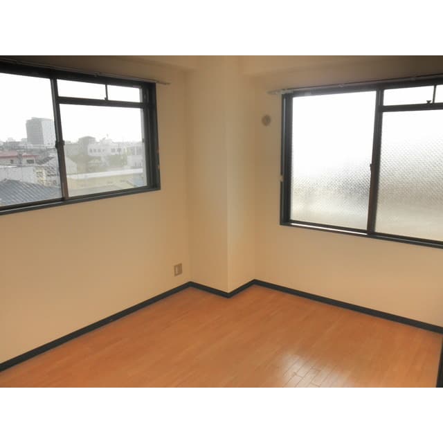 Room image 13